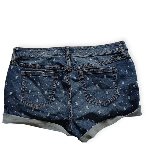 TORRID WOMEN'S SKULL POLKA DOTS  DISTRESSED BLUE DENIM JEANS SHORT. SIZE 16 - Picture 10 of 16